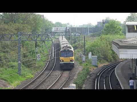 Two-Tone Grey 92044 and GBRf 92028 passing Willesden Junction
