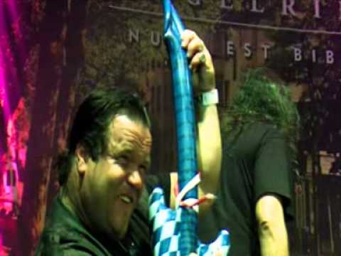 Onkel Tom In München steht ein Hofbräuhaus.mpg