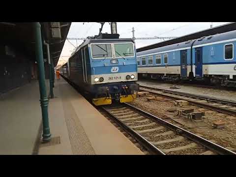 posun lokomotiv a odjezd vlaku do Prahy 15 min zpoždění a odjezd vlaku do münchen Hbf