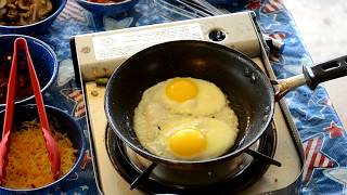 How to Cook Sunny Side Up and Over Easy Eggs.