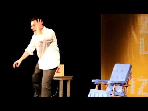 Andrija Milosevic - ZLATNI LANCIC OD BIZUTERIJE - scena - ljubljenja