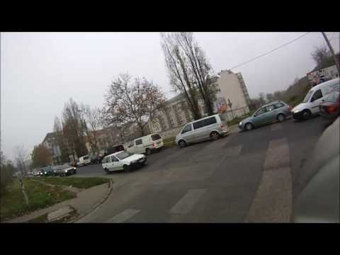 A tömeg és egy türelmes sofőr