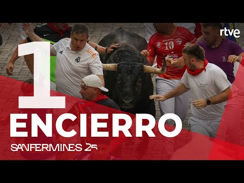 Primer encierro de San Fermín 2025 | Una multitud de corredores, caídas, cinco contusionados y un herido en el primer encierro con los veloces toros de Fuente Ymbro