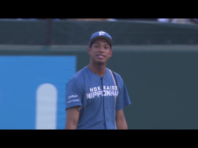 【1回裏】流れを渡さないスーパープレー!! ファイターズ・万波中正 フェンス際のフライを好捕!! 2025年8月15日 東北楽天ゴールデンイーグルス 対 北海道日本ハムファイターズ