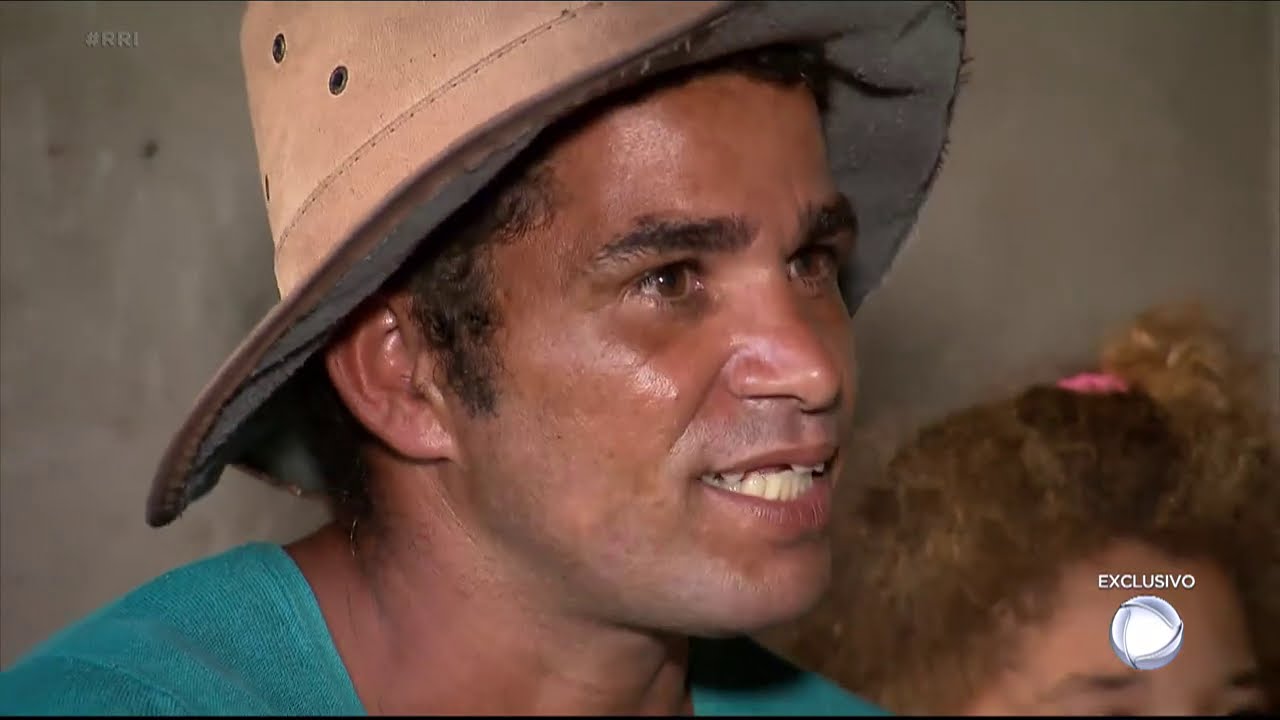 O dinheiro que Miga faz no campo de sisal não é suficiente para sustentar a família