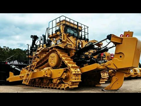 Transporting The Brand New Caterpillar D7 And D8T Bulldozers.