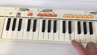 Video thumbnail for Casio Casiotone MT-35 Electronic Keyboard Synthesizer 44 Key/No AC Adaptor by mrkbond0007