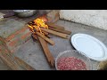 HAMBÚRGUER NO FOGÃO À LENHA Em UM DIA MARAVILHOSO