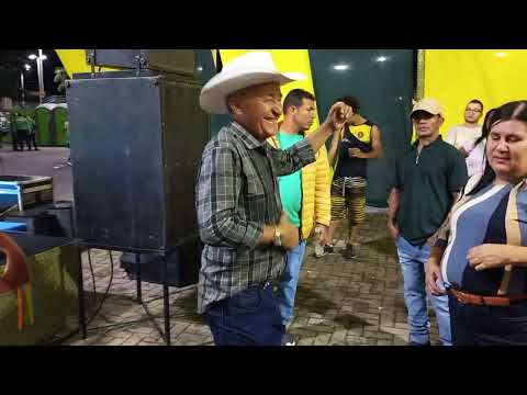 Paulo dos teclados e Gaby Queiroz no São João de São Joaquim do Monte PE. 