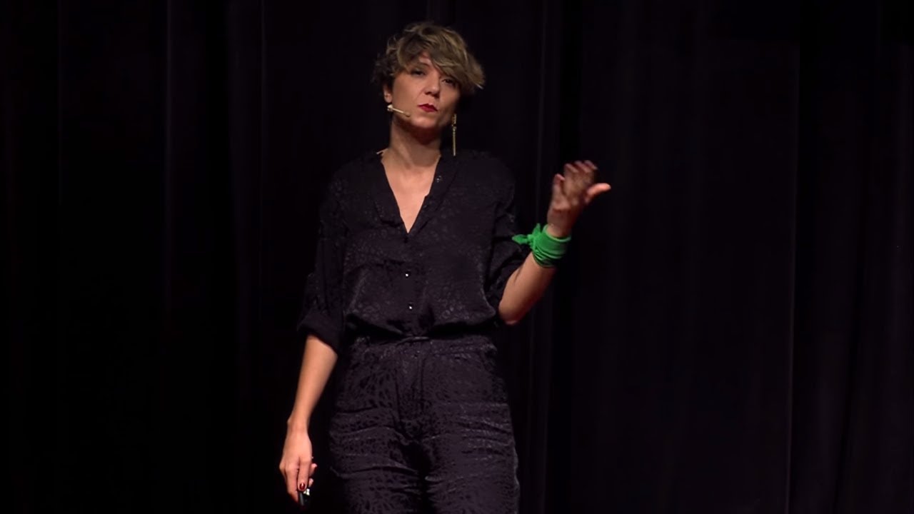 A luta pela equidade de gênero | Joanna Burigo | TEDxLaçador