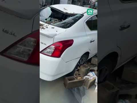 Chuva derruba muro sobre carro e alaga casas no bairro Aerolândia, em Fortaleza