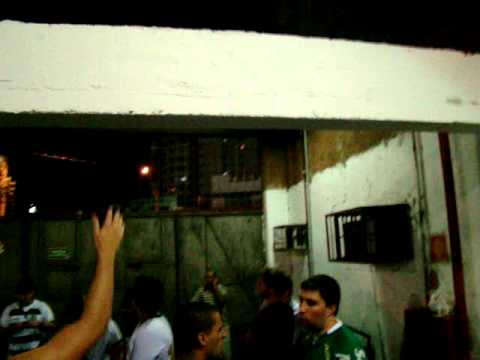 Torcida Guarani após jogo comercial 0 x 2 Guarani