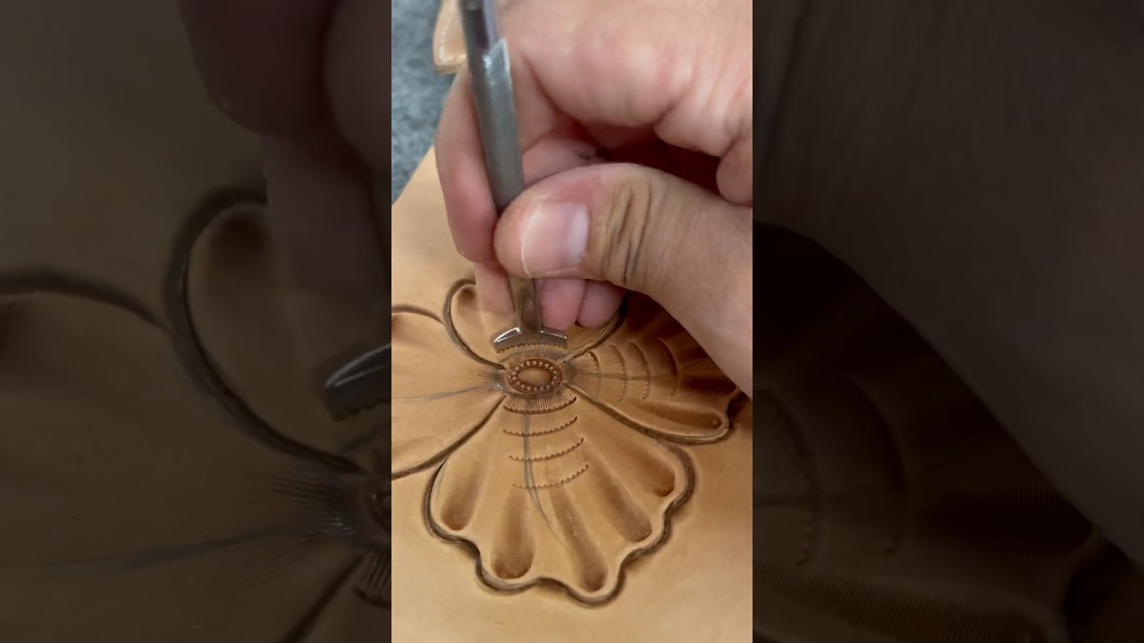 Carving & Tooling a Flower in Leather - Quick Practice