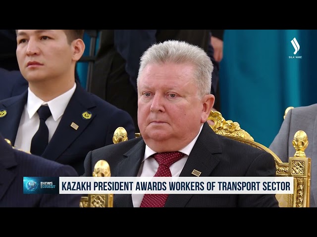 Президент Казахстана наградил работников транспортной отрасли