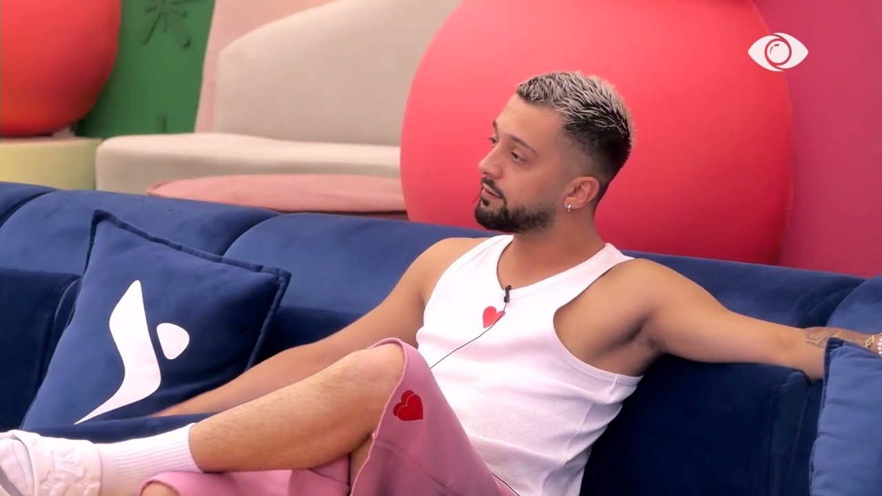 “Ju luani me ndjenjat”/ Diskutimi me Gjestin, Loredana puth Jozin