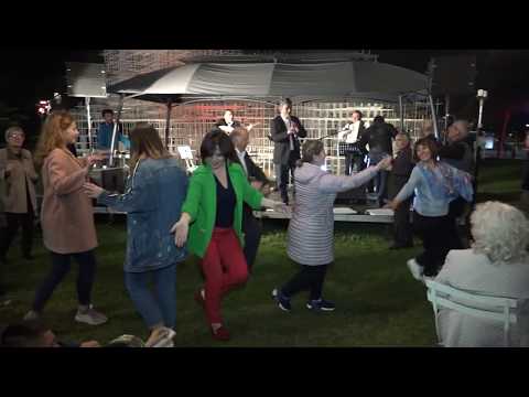 Vallja e pipzave - RIK BUNECI