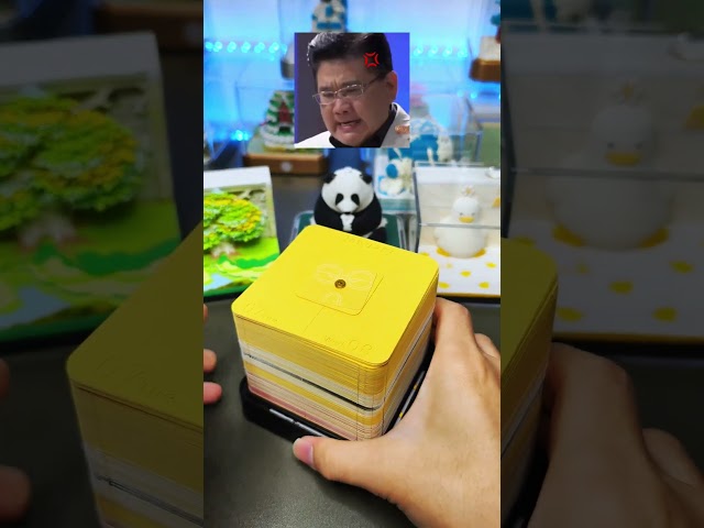Vídeo relacionado con PLLYPE Calendario 3D 2026, Almohadilla de notas 2026, Calendario de Tiempo 3D, con Soporte de Lápiz, para Ornamentación de Escritorio, Cumpleaños, Regalo de Navidad