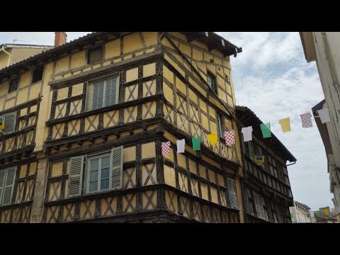 Une découverte surprenante de l'architecture de BOURG-EN-BRESSE  en Région Bourgogne-Rhône-Alpes.