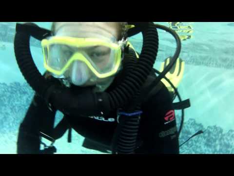 Rachael diving a Double hose Regulator