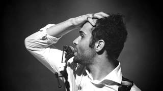 Le Rideau Bleu Lyrics English Translation