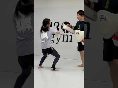 左前蹴りをフェイントにバックブロー！ #キックボクシング #ミット打ち #mma