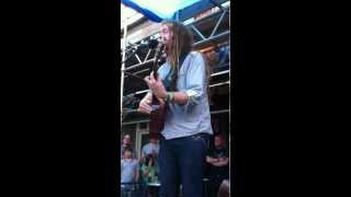 Newton Faulkner - People Should Smile More (Live) HD
