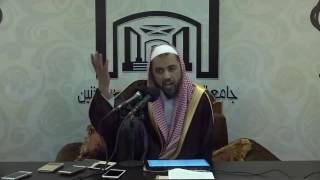 صورة التناقض بين من آمن في الربوبية وأشرك في الألوهية