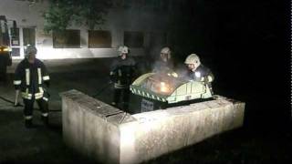 preview picture of video 'Brand eines Containers - 07.08.2011 Feuerwehr Pritzwalk'