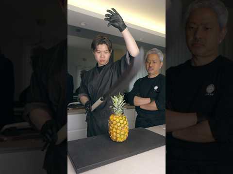 Cut the pineapple with the sharp knife.🔪✨​⁠@jikkoshacho #knife #sharpening #sharpener #asmr