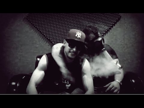 HUGO GLOCK - Comiendo aparte  (Official Music Video)