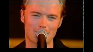 Boyzone - Ronan Keating &amp; Emma Bunton - Don&#39;t Go Breaking My Heart &amp; WYSNAT live