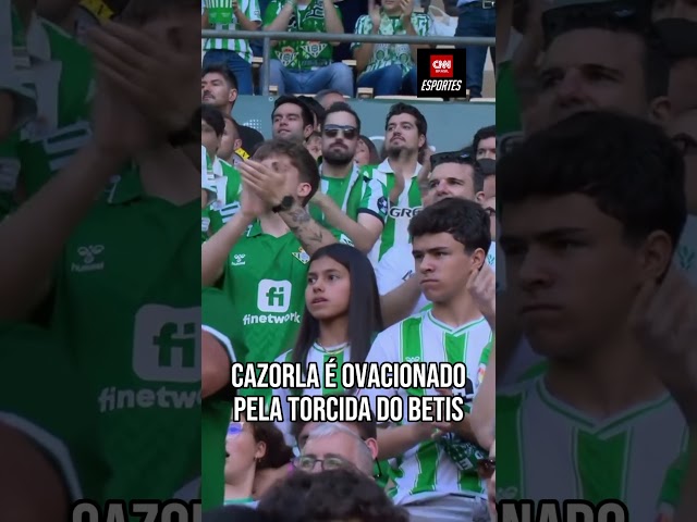 Lendário jogador espanhol, Santi Cazorla é ovacionado pela torcida do Betis | CNN ESPORTES