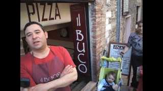 preview picture of video 'Pizzeria di successo cosa rende unica la Pizza al buco di Urbino.mov'