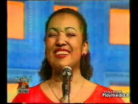 Chovendo na roseira ( T. Jobim ) Claudia Marss Federico Laterza duo live a Rai Tre 1997