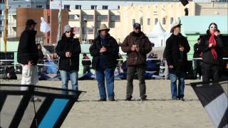 preview picture of video 'Festival de Cerf volant de Berck 2012 : Team les Loustiks and Co par Les Sens Ciel'