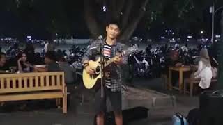 Download lagu Tri Suaka - Manusia Setengah Dewa mp3