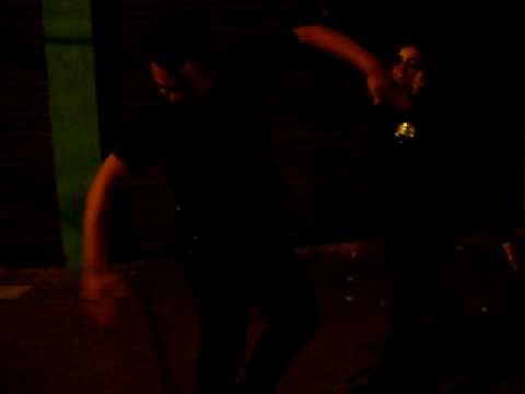 Paty e Kadu dançando