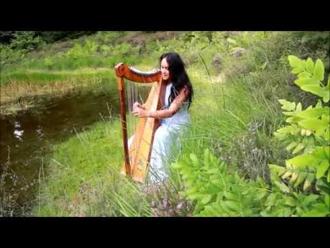 Femke Bloem combineert harp, zang en yoga tijdens avond van KoffieMet in Dronten Femke Bloem combineert harp, zang en yoga tijdens avond van KoffieMet in Dronten
