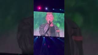 Nick carter in tears while singing in the DNA tour in london last night