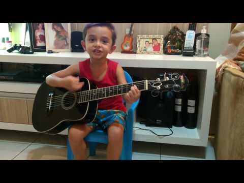 Davi com 4 aninhos mandando ver no violão - Criança de 4 anos tocando violão