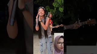 Download lagu Emang lagi cantik. Bingung mau nyanyi indo ap Thailand hehe #shorts #musik #thailand mp3
