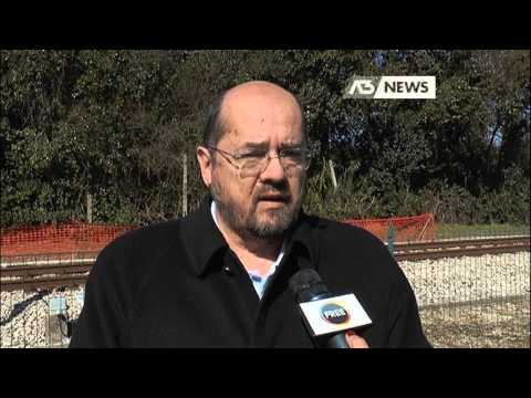 IN MOTO SFONDA IL PASSAGGIO A LIVELLO