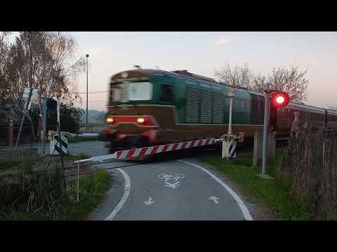 Passaggio a livello Nizza Monferrato (AT) Via Volta - Level crossing . Spoorwegovergang