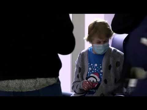 英國奶奶接種了全球首支輝瑞COVID疫苗 (British grandma gets world's first Pfizer COVID vaccine)