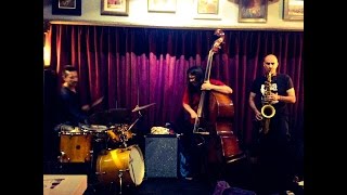 Enanos Café Jam Sessions (Free Jazz - 2) - Remi Alvarez, Arturo Baez and Chacal del Tamborazo