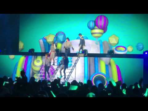 Shinee World V Los Angeles: Hello