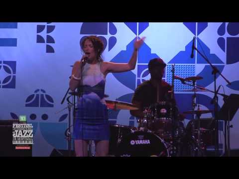 Sarah Linhares et Future Falcon (2013-07-01) Scène Bell