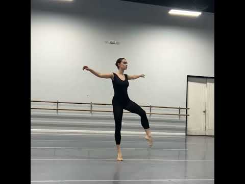 The beautiful undone Amber Skiggs mirrored