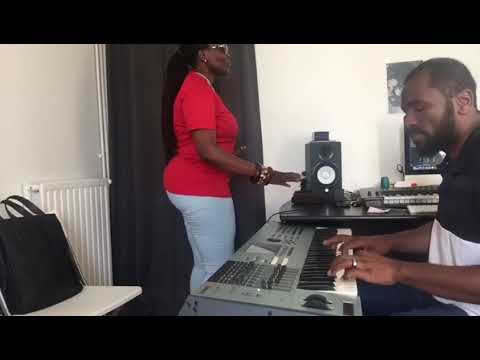 Deido Mbimbey 🎹 & Eddy Berthy 🎤 - Cover MUT'A MBAMBA Janet Ndiaye / EBOL'A NDUTU Stella Cella