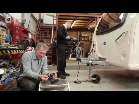 CC S04E16 - CARAVANNING BASICS Servicing